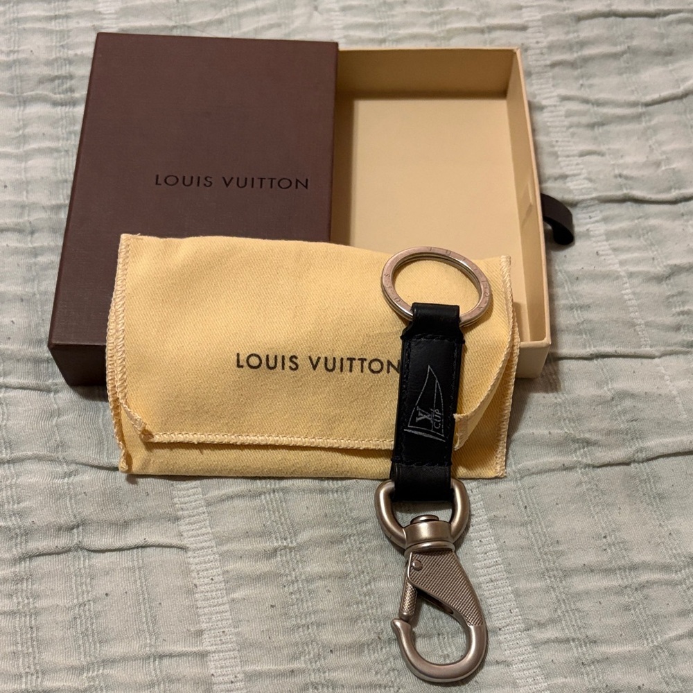 Louis Vuitton Black and Silver Key Holder with Box
